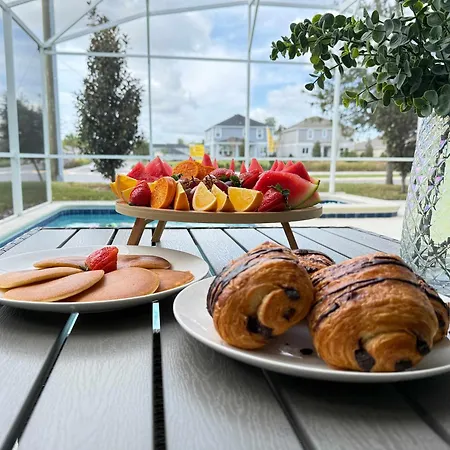 Serene Green Villa- Your Perfect Getaway Near All The Fun